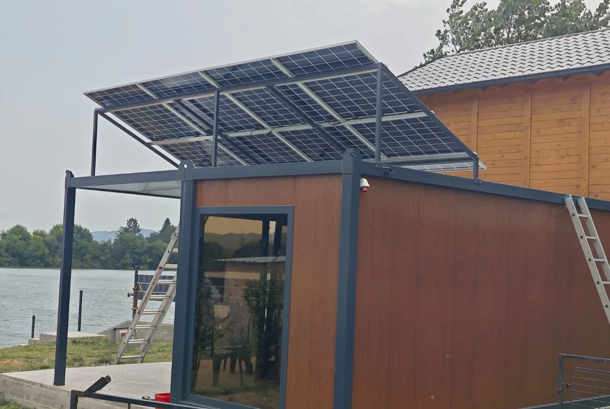 Off-grid solar power for a building with no grid connection